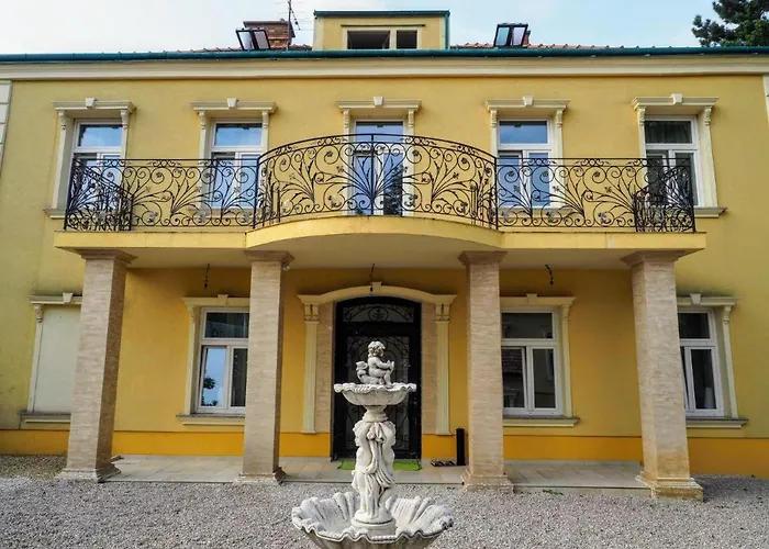 Spacious Near Schoenbrunn Castle * Vídeň